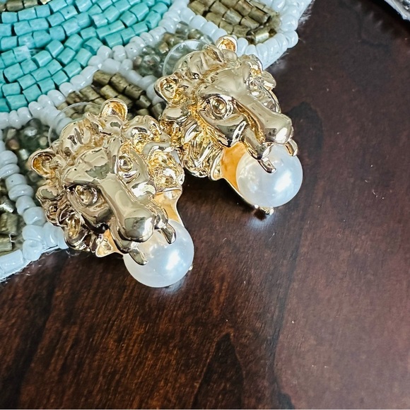 18k Gold Plated Lion Head Vintage Style Pearl Stud Earrings Large - Picture 5 of 12